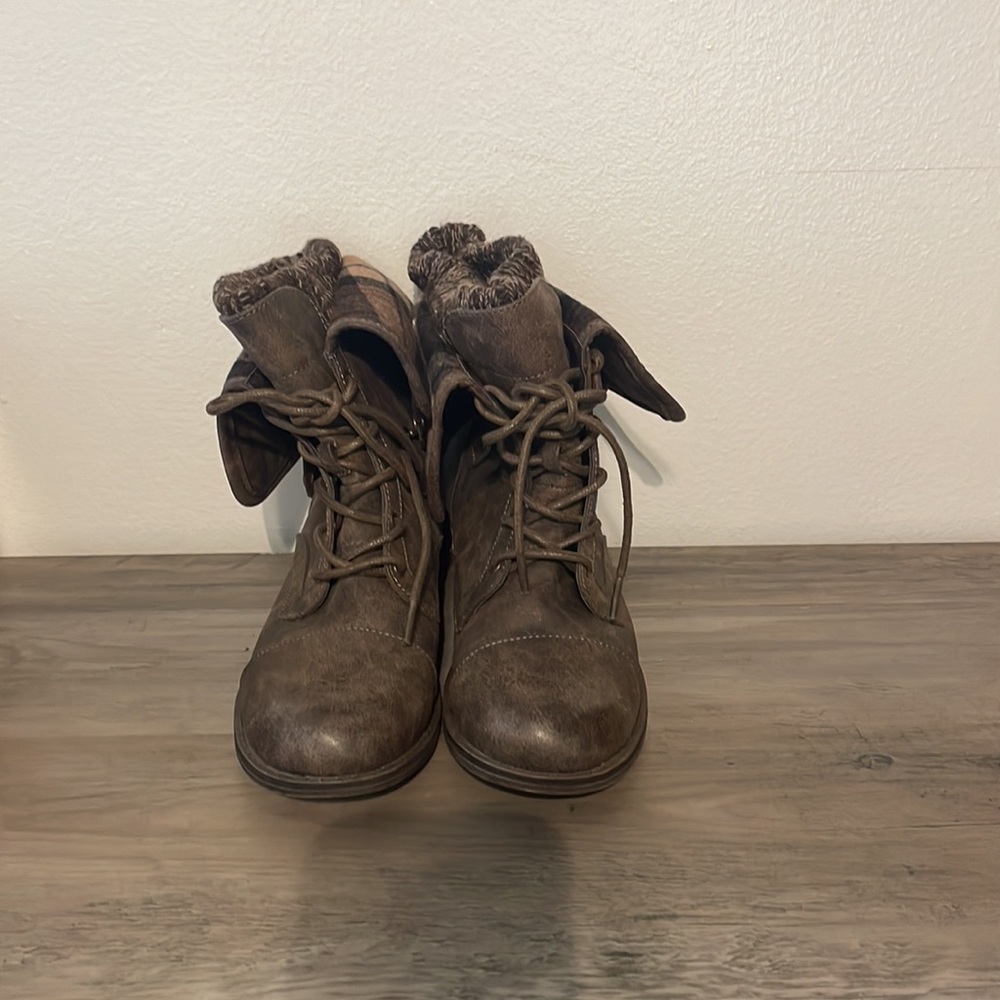 Boots - Picture 2 of 4